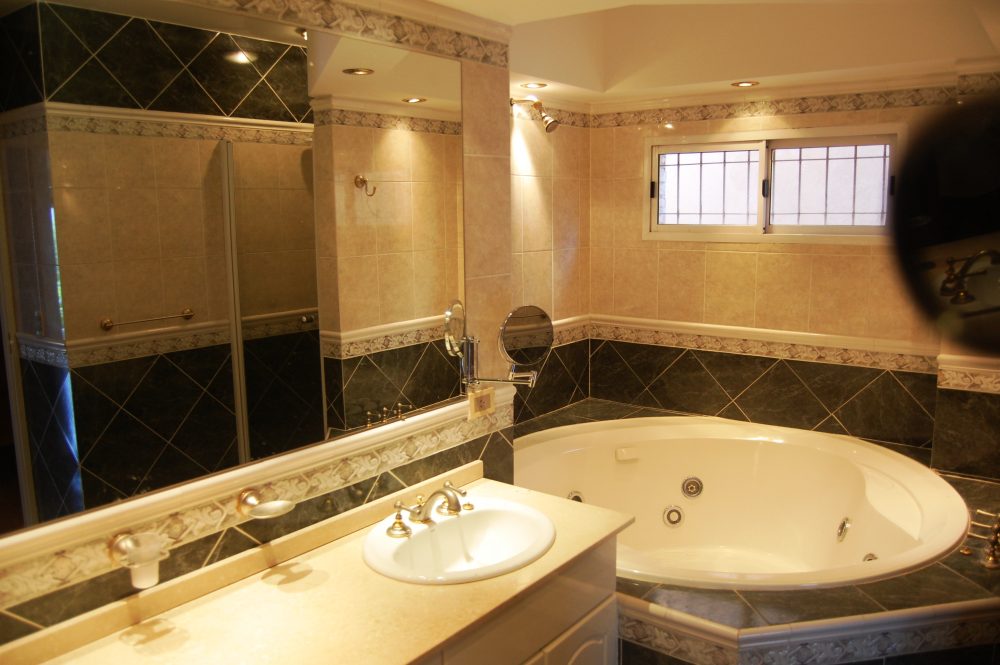 Pirovano 663 – Baño